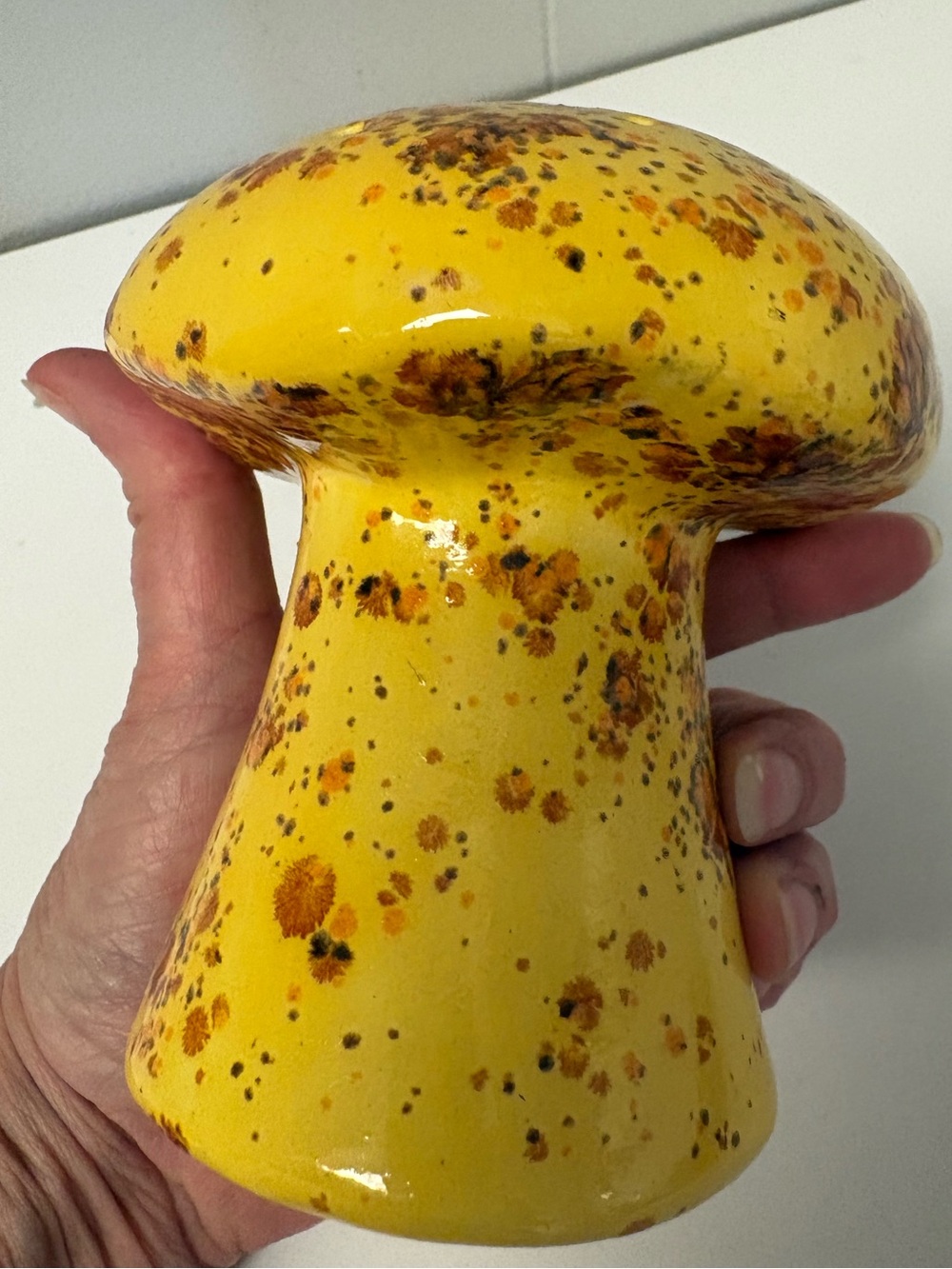 1970s Vintage Yellow Spatterware Ceramic Mushroom Shaker Kitchenware - Picture 4 of 4